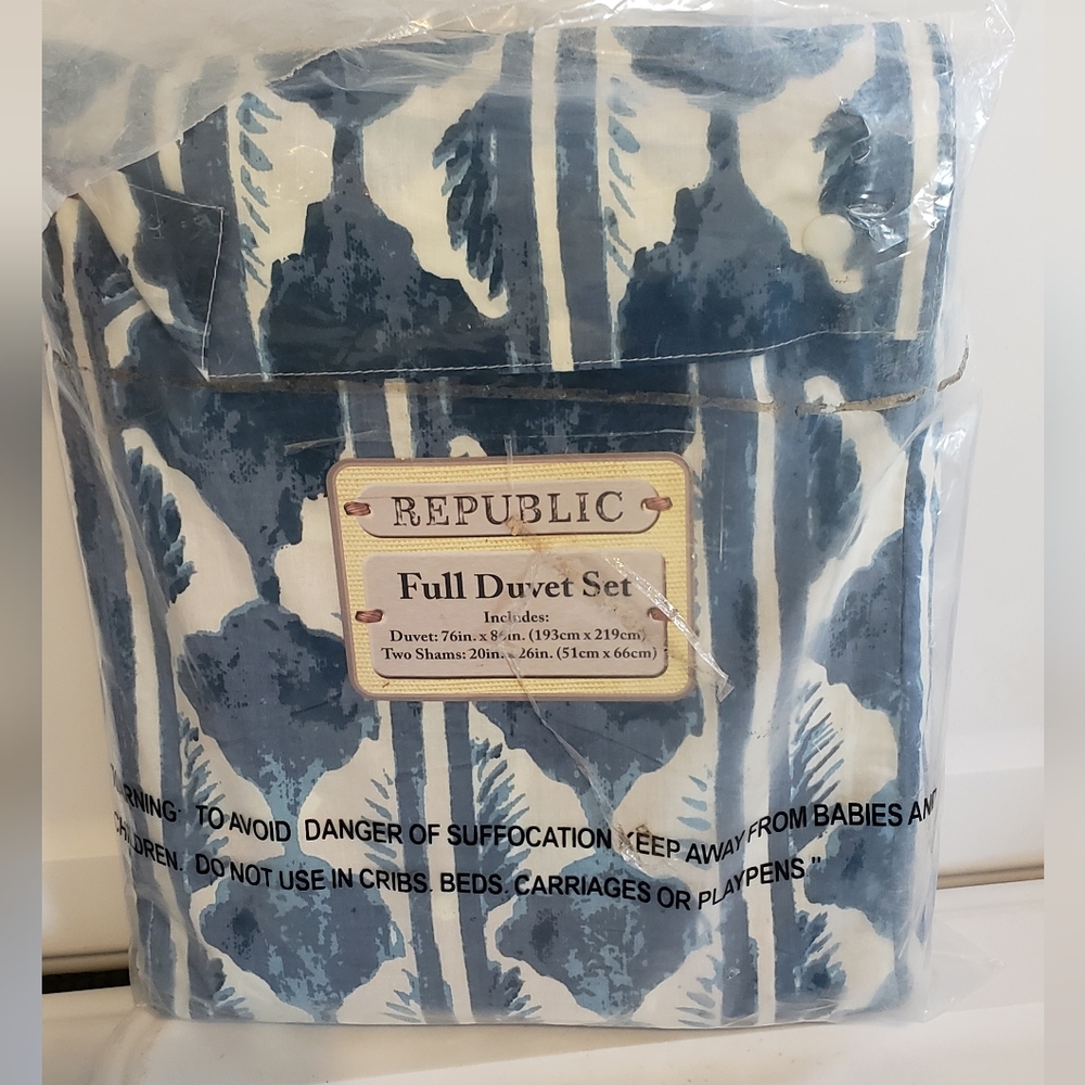 REPUBLIC Full Duvet Set - Blue and White Ikat Pattern